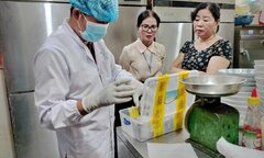 Hơn 140 người nhập viện sau khi ăn bánh mì Phượng: Thông tin mới nhất