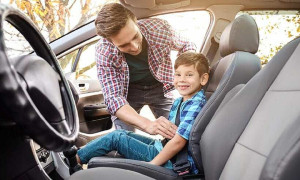 Trẻ em có được ngồi ghế trước ô tô?