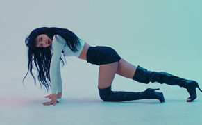 Vì sao Lisa (BlackPink) diễn ở CLB thoát y?