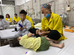 Gia đình bố ôm con nhảy từ tầng 3 thoát chết: Con gái đầu không qua khỏi