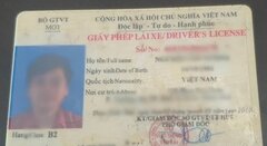 Có được dùng bằng lái ôtô thay cho bằng xe máy?