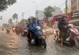 Dự báo thời tiết TP.HCM hôm nay 15/9: Chiều tối mưa rào và dông