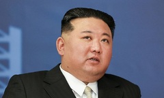 Ông Kim Jong-un thăm nhà máy chế tạo máy bay Nga