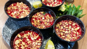 Người phụ nữ ăn liên tục 32 bát tiết canh, bác sĩ cảnh báo nhiễm ổ ký sinh trùng