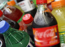 Tại sao người ta không đóng chai nước ngọt đầy đến nắp?