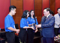 Chủ tịch Quốc hội gặp mặt thanh niên Việt Nam dự Hội nghị Nghị sĩ trẻ toàn cầu