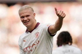 Thắng ngược West Ham, Man City vững ngôi đầu bảng Ngoại Hạng Anh