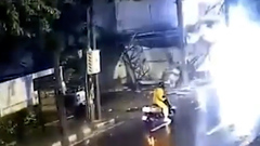 Khoảnh khắc ban công tòa nhà đổ sập tại Thái Lan
