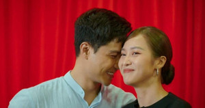 'Gia đình mình vui bất thình lình': Kết thúc khiên cưỡng, ép phải vui