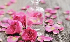 10 lợi ích sức khỏe bất ngờ của nước hoa hồng
