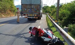 Nam thanh niên chạy mô tô phân khối lớn tông vào xe tải tử vong