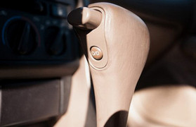 Những nút trên cần số mà lái xe hay bỏ qua