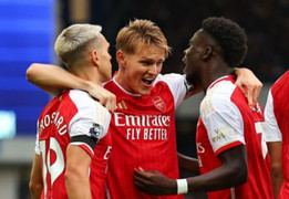 Thắng Everton, Arsenal vào top 4 Ngoại Hạng Anh
