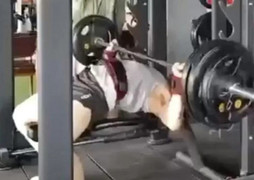 Bị thanh tạ nặng 100kg đè lên cổ, chàng trai 25 tuổi chết tại phòng gym