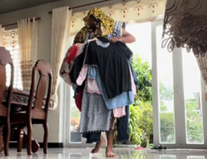 Khi bạn là vua lười nhưng vẫn bị sai đi cất quần áo