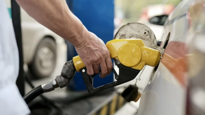 Tại sao không nên đổ xăng vào buổi trưa?