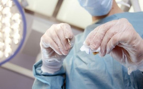 Đang gây tê thì tan ca, bác sỹ bỏ quên bệnh nhân trên giường phẫu thuật