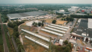 Cận cảnh hệ thống gương parabol của nhà máy nhiệt mặt trời 