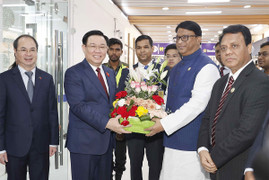 Chủ tịch Quốc hội đến Thủ đô Dhaka, bắt đầu chuyến thăm chính thức Bangladesh