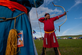 Cung tên được con người sử dụng từ bao giờ?