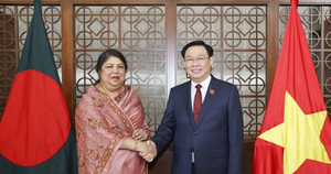 Chủ tịch Quốc hội Vương Đình Huệ hội đàm với Chủ tịch Quốc hội Bangladesh