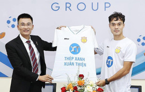 Văn Toàn nhận mức lót tay tương đương Quang Hải