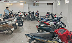 Yêu cầu chuyển xe điện khỏi chung cư mini: Lối mòn 'không quản lý được thì cấm'