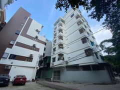 Môi giới dụ khách mua chung cư mini bằng thang dây, mặt nạ chống độc