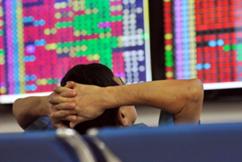 Chứng khoán khốn đốn vì tin đồn, cổ phiếu đồng loạt giảm sâu