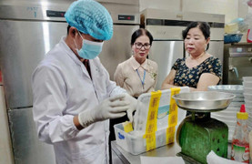 Vi khuẩn Salmonella có trong thịt heo xíu của bánh mì Phượng nguy hiểm thế nào?