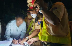 Tài xế lái xe biển xanh vi phạm nồng độ cồn, lãnh đạo bệnh viện nói gì?