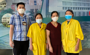 Trao 130 triệu đồng độc giả VTC News ủng hộ nạn nhân vụ cháy chung cư mini