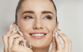 Trị mụn bằng đá lạnh có tốt?