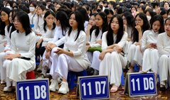 Giáo dục tuần qua: 'Nóng' chuyện học phí, chính sách tiền lương giáo viên