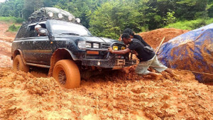 Cách xử lý ô tô bị sa lầy