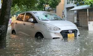 Cảnh báo mưa lớn ở TP.HCM và Nam Bộ: Đề phòng mưa đá, dông lốc