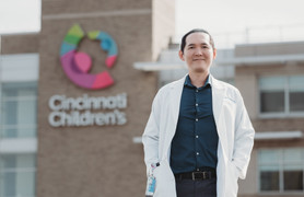 Từ chàng trai học trường làng, 8X Việt thành dược sĩ tại bệnh viện top 1 của Mỹ