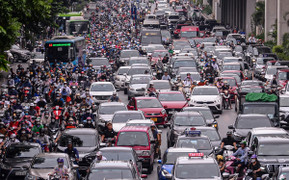 Chính phủ đốc thúc các đô thị lớn hạn chế xe cá nhân