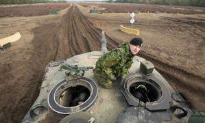Nga hạ xe tăng Leopard 2 có kíp lái nói tiếng Đức