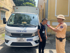 Không nhắc học viên nhường đường cho đoàn xe ưu tiên, thầy dạy lái xe bị phạt