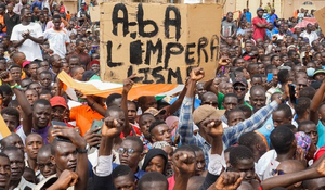 Người dân Niger tuần hành ăn mừng Pháp rút quân