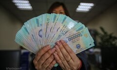 Rút tiền từ ngân hàng, có được yêu cầu mệnh giá?