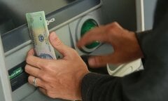 Cách rút tiền ATM theo mệnh giá hiệu quả