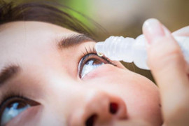 Tự chữa đau mắt tại nhà, cô gái mất thị lực