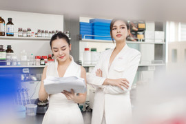 Hoa hậu Đỗ Thị Hà khoe vẻ đẹp quyền lực với phong cách 'doanh nhân GenZ'