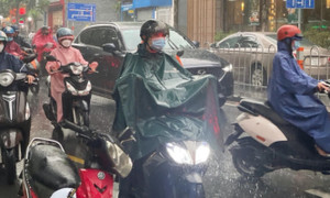 Dự báo thời tiết TP.HCM hôm nay 26/9: Mưa vừa và dông rải rác