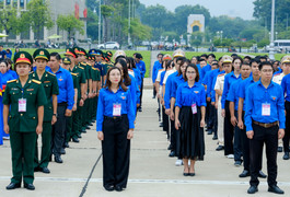 Trao huy hiệu thanh niên tiên tiến làm theo lời Bác cho 420 bạn trẻ