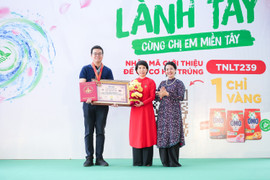 Xác lập kỷ lục giặt 1.000 chiếc khăn rằn tại Việt Nam