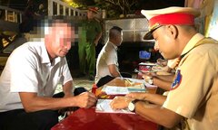Tài xế say rượu và dương tính ma túy 'thông chốt' CSGT ở Đắk Lắk