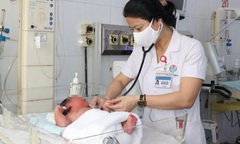 Bé sơ sinh 6,1 kg chào đời trong sự bất ngờ của các bác sĩ